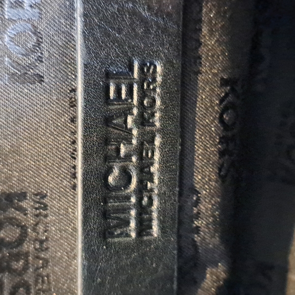 MICHAEL KORS Designer KM Logo Shoulder Bag  Black Trim - Picture 3 of 14